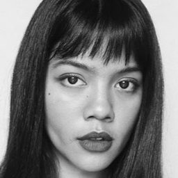 Michelle Tahalea 飾演 Siska