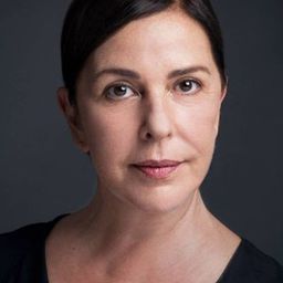 Lale Mansur 飾演 Aysel