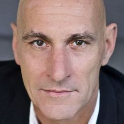 Warren Zavatta 飾演 Marc Harris