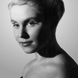 Nadine Basile 飾演 Rose, épouse du contonnier