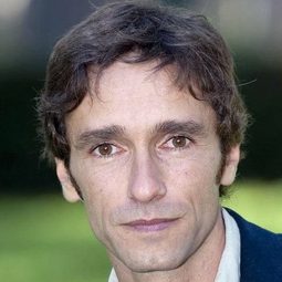 Ignazio Oliva 飾演 Flavio