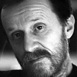 安德烈·梅林 飾演 Tadeusz Kwiatkowski, ojciec Grzesia i Jędrka