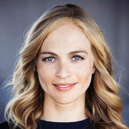 朱莉·恩格布希特 - Born to Dance演員 飾演Anna Castell