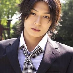 八神蓮  飾演 Inui Souwa