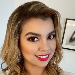 麗絲·佩雷拉 飾演 