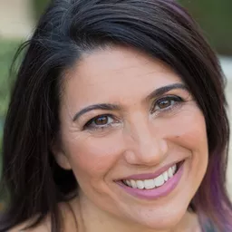 科琳·歐肖內希 飾演 Tails (voice)