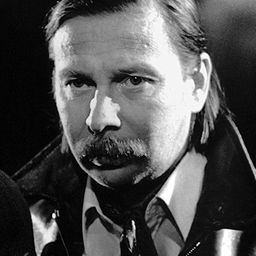 Matti Pellonpää 飾演 Mikkonen