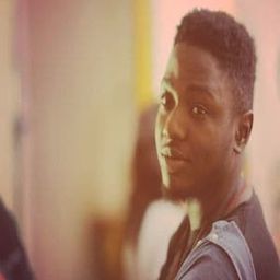 亞希比·伊洛索比 - 電梯寶寶導演