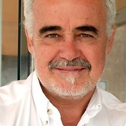 César Charlone 飾演 Carneiro