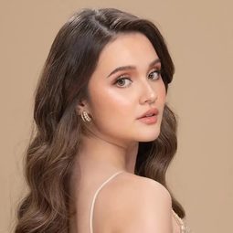 Kira Balinger 飾演 Gabi Sinag