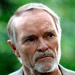 Pierre Vaneck 飾演 Ian Coburn