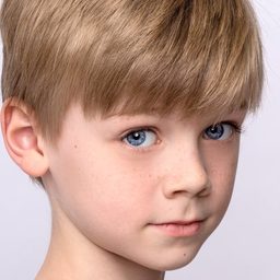 Sawyer Jones 飾演 Kyle Reynolds