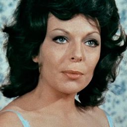 Colette Emmanuelle 飾演 La mère de Pierre