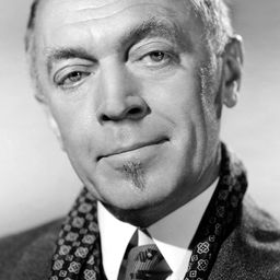 Lionel Royce 飾演 General