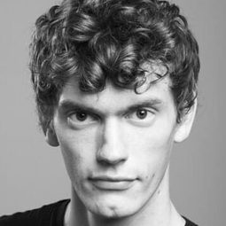 Ed Birch - 時尚惡女：庫伊拉演員 飾演Baroness Head of Security