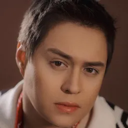 恩里克·吉爾 - 我和前度有個約會演員 飾演Gio Martinez