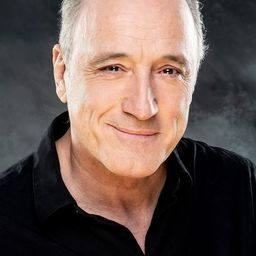 Roberto Álvarez 飾演 Pablo I de Grecia