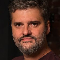 Rolando Matsangos 飾演 Dan