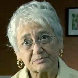 Victoria Mitchell 飾演 Storyteller