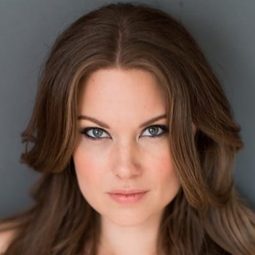 Anna Van Hooft - 過年有禮不嫌多演員 飾演Victoria