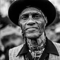 Cyril Neville 飾演 Self