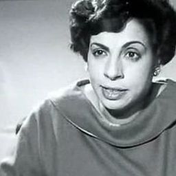 Naima Wasfi 飾演 زعيمة منظمة المراة الحرة