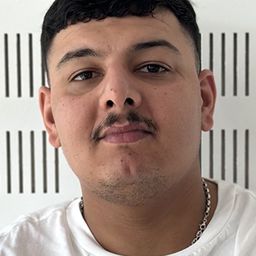 Yanisse Kebbab - 雙琴記演員 飾演Le barman