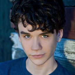 伊恩·海蘭 飾演 Self