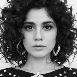 Zeynep Çamcı 飾演 Havva