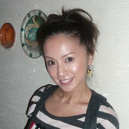 Ami Suzuki 飾演 Sayumi Kubo