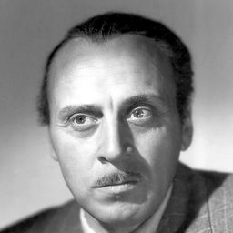 George Coulouris 飾演 Victor Sloma