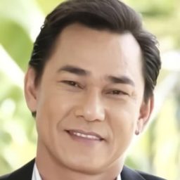 Boonthong Hanchanang 飾演 Wat's Father