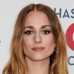 Silvia Alonso - 吻到未來演員 飾演Lucía