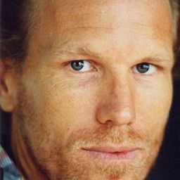 Greg Orvis 飾演 The Sniper