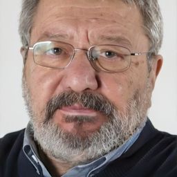 Mehmet Birkiye 飾演 Psikiyatrist