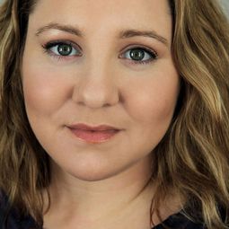 Mackie Heilmann 飾演 