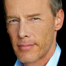 Ted Otis 飾演 Lincoln Ellsworth