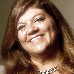 喬絲揚·布羅斯 飾演 