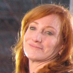 派蒂·史凱法 - 西方之星演員 飾演Self