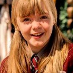 Emily Glaister 飾演 Lise