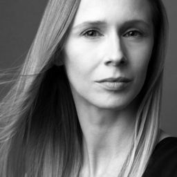 Stina Quagebeur 飾演 Doctor