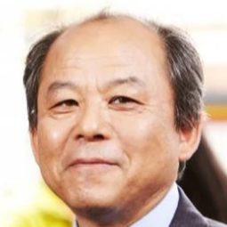 金基天 - 治外法權演員 飾演Geukrak-gyo Doctor