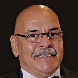 Rasim Öztekin 飾演 Ismail