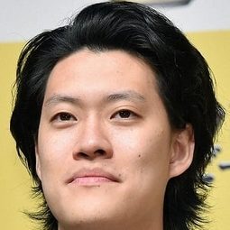 粗品 (霜降り明星)  - 航海王：紅髮歌姬演員 飾演Hanagasa (voice)