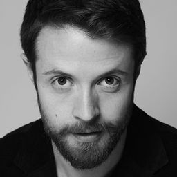 羅伯托·貝克 飾演 Arturo