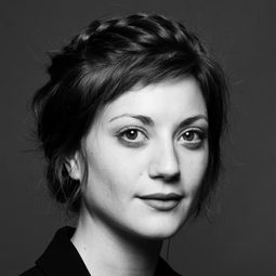 Georgia Scalliet - 鋼琴意外事件簿演員 飾演Julia Balandras