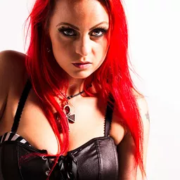 Sara Hedgren 飾演 Shannon Tailor