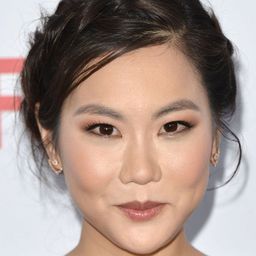 Irene Choi 飾演 Girlfriend