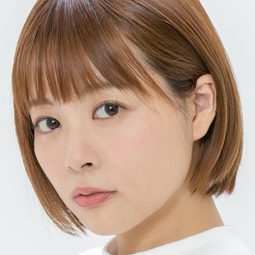 本多真梨子 飾演 Iinchou / Shuichi Azuma (7 years old) (voice)