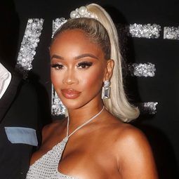 薩維蒂 飾演 Self